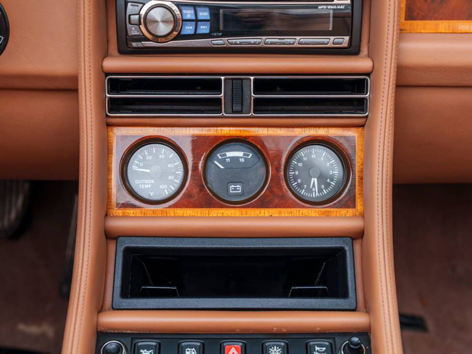 Image 21/29 of Rolls-Royce Corniche IV (1993)