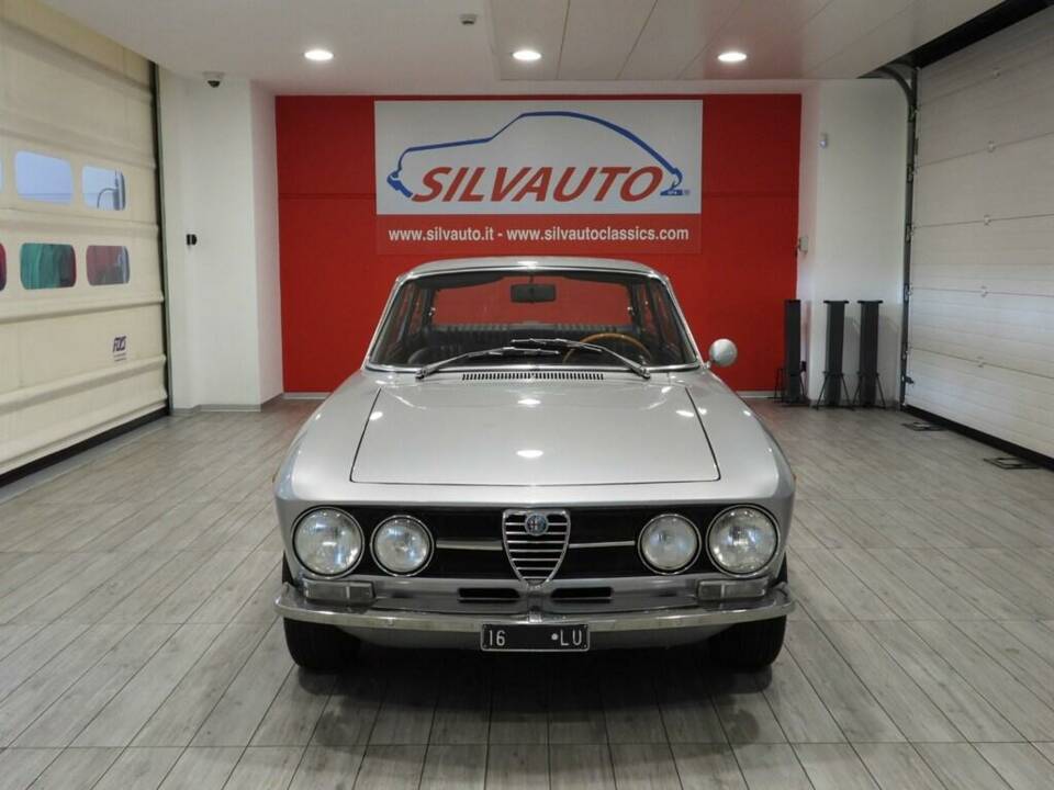 Bild 2/15 von Alfa Romeo Giulia 1600 GT Junior (1972)