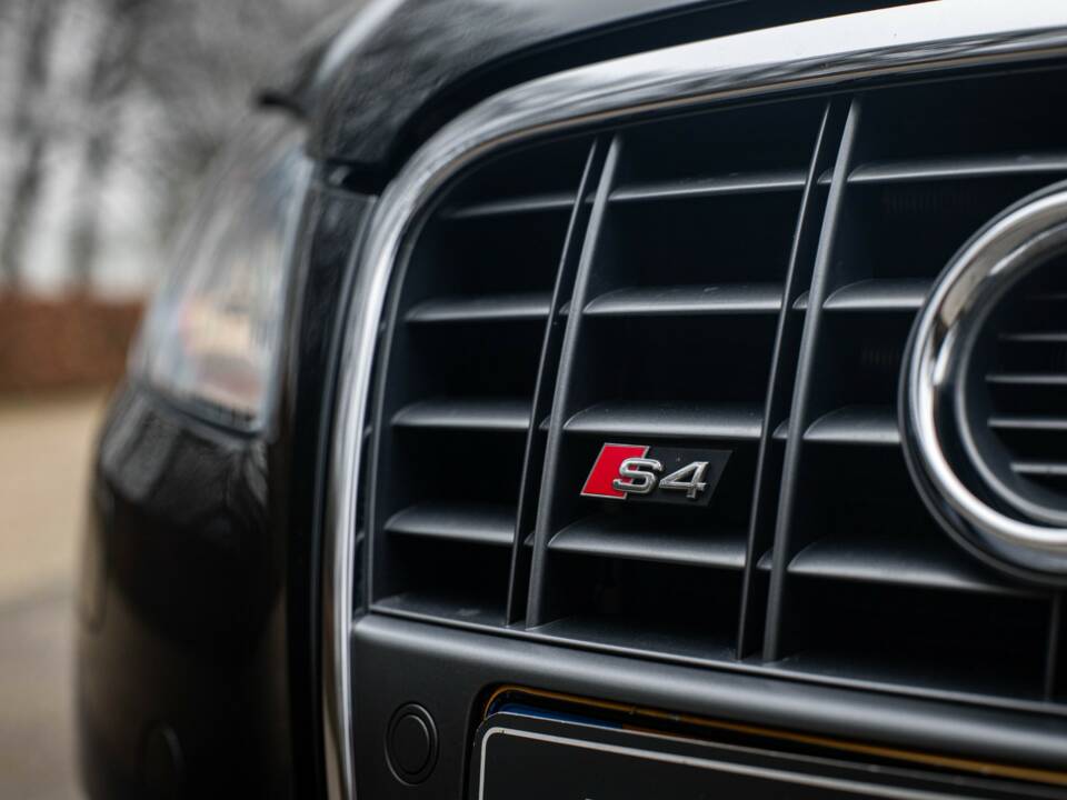 Image 34/39 of Audi S4 (2006)