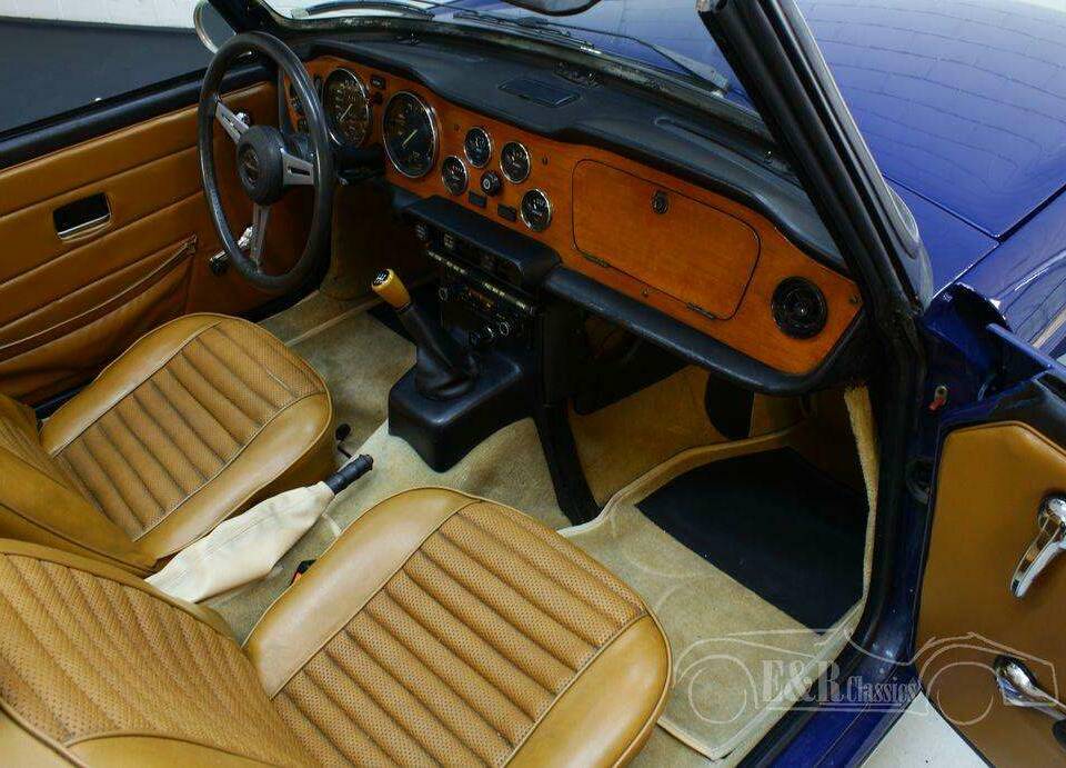 Image 14/19 of Triumph TR 6 (1974)