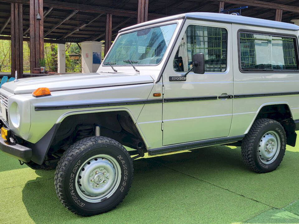 Image 3/55 of Mercedes-Benz 200 GE (SWB) (1990)