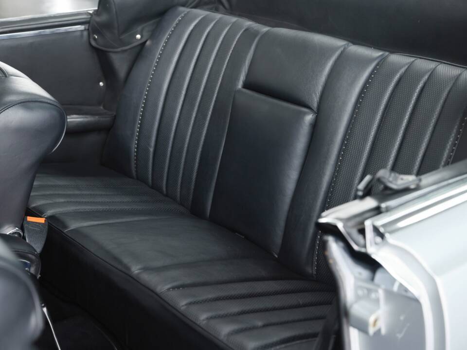 Image 26/48 of Mercedes-Benz 280 SE (1969)