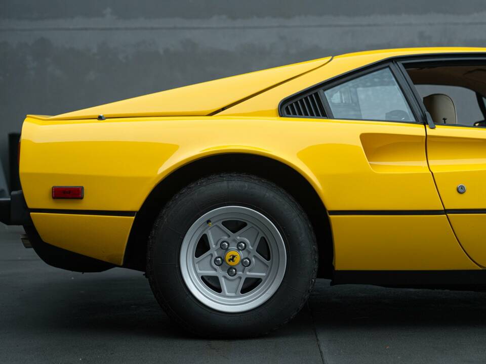 Image 24/50 of Ferrari 308 GTBi (1981)