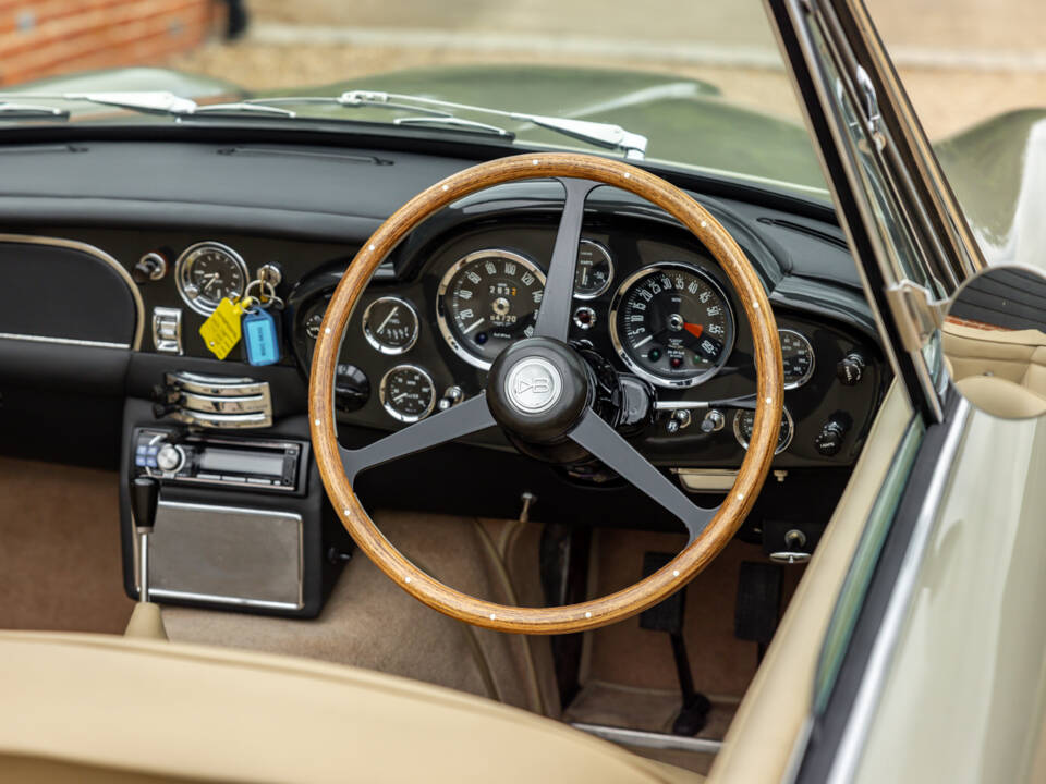 Immagine 37/57 di Aston Martin DB 6 Volante (1969)