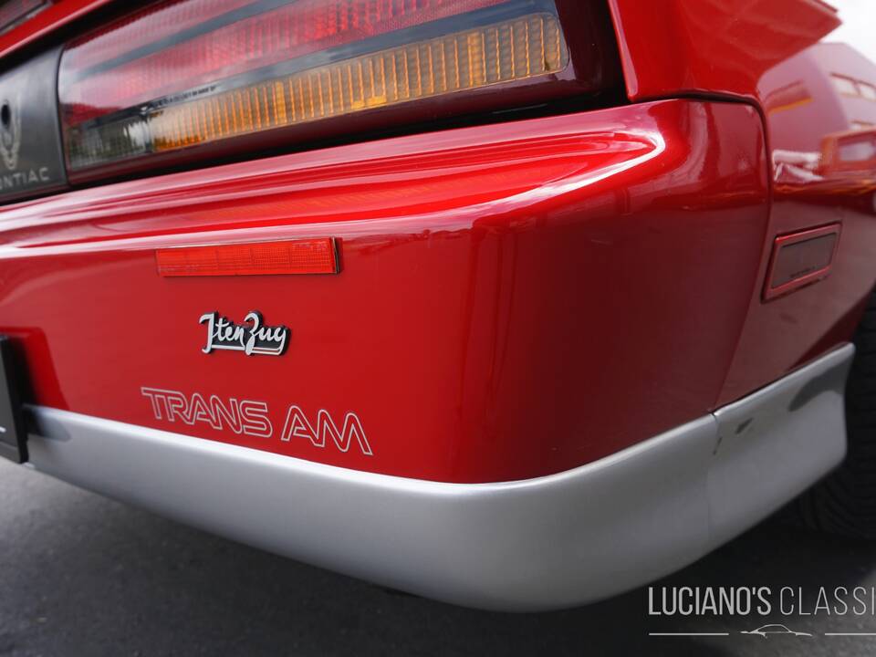 Bild 32/66 von Pontiac Firebird TransAm (1989)