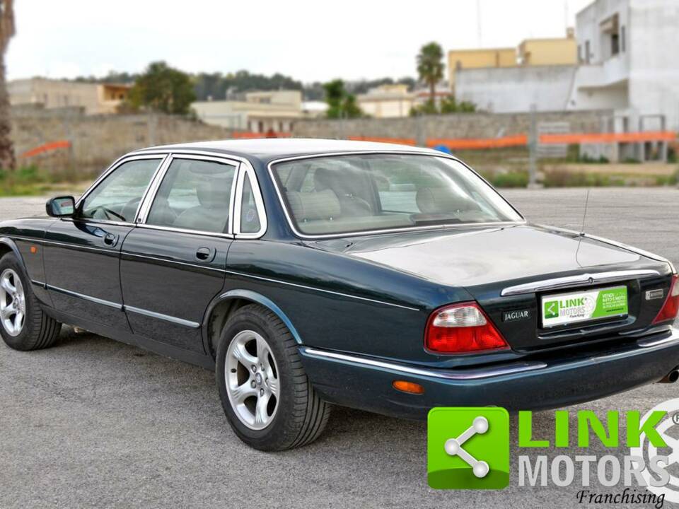 Bild 4/10 von Jaguar XJ 8 4.0 Executive (2000)