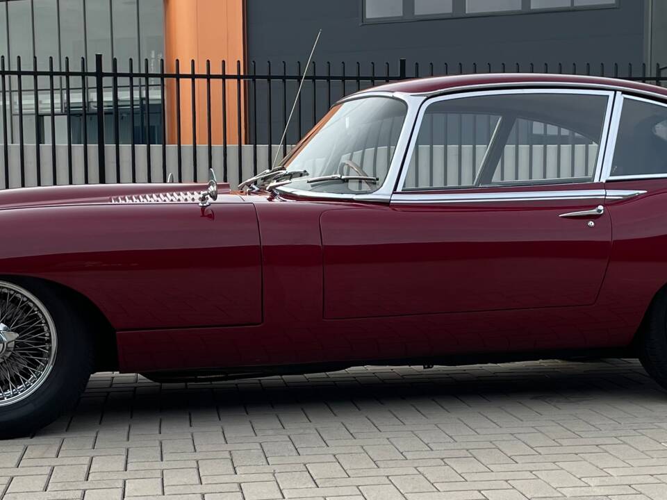 Image 1/9 de Jaguar Type E (2+2) (1967)