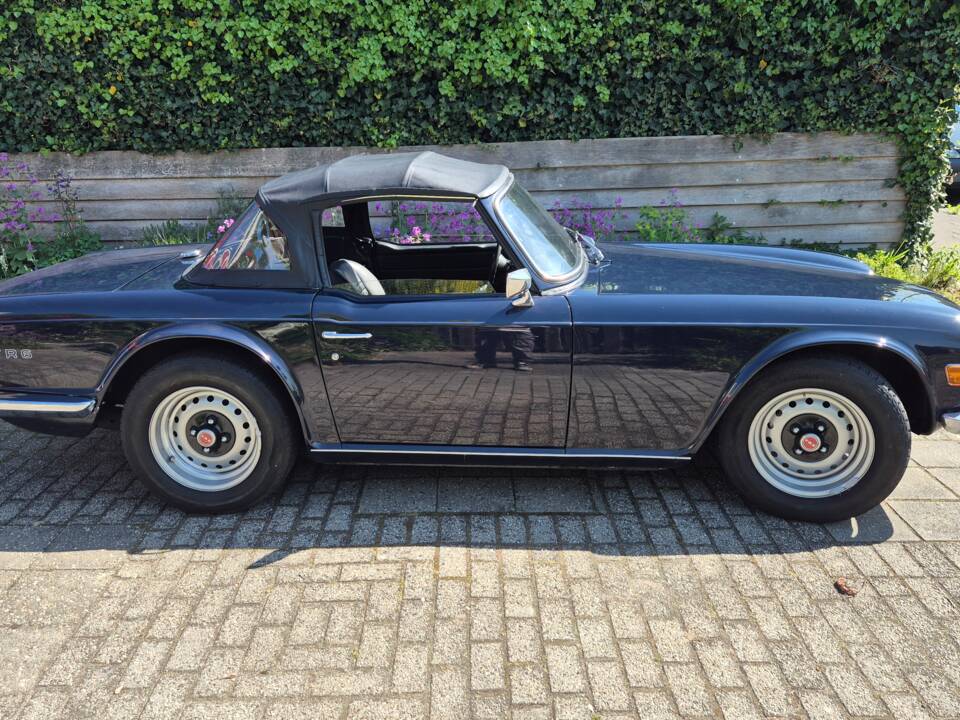 Image 5/100 of Triumph TR 6 PI (1971)