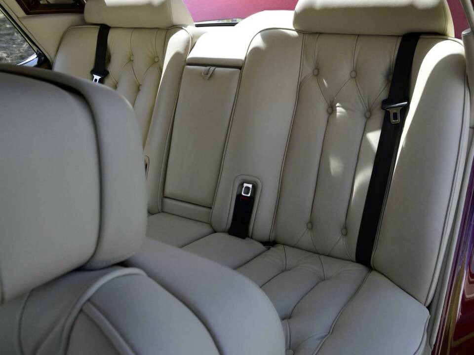 Image 29/50 of Rolls-Royce New Silver Dawn (1997)