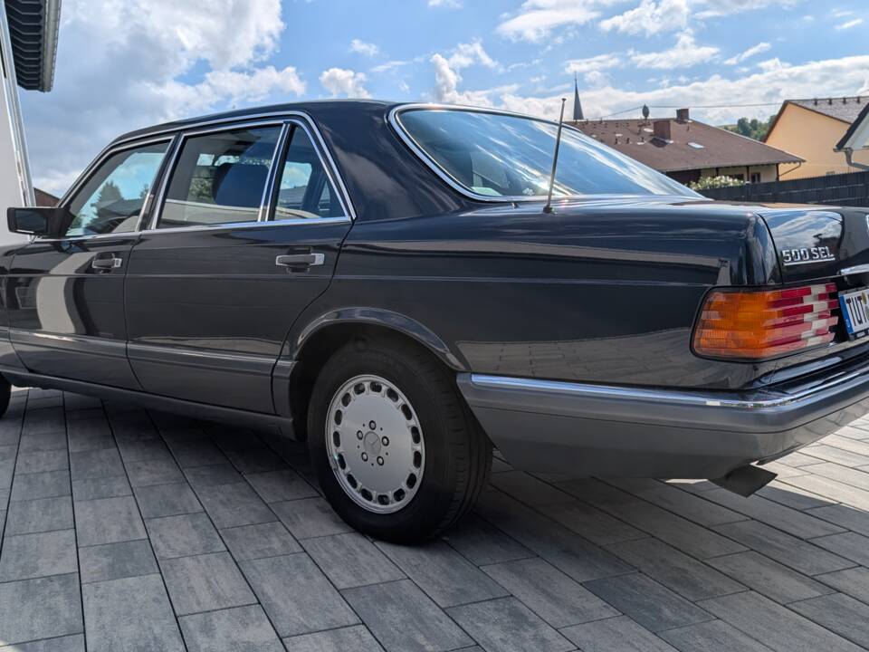 Image 4/29 of Mercedes-Benz 500 SEL (1990)