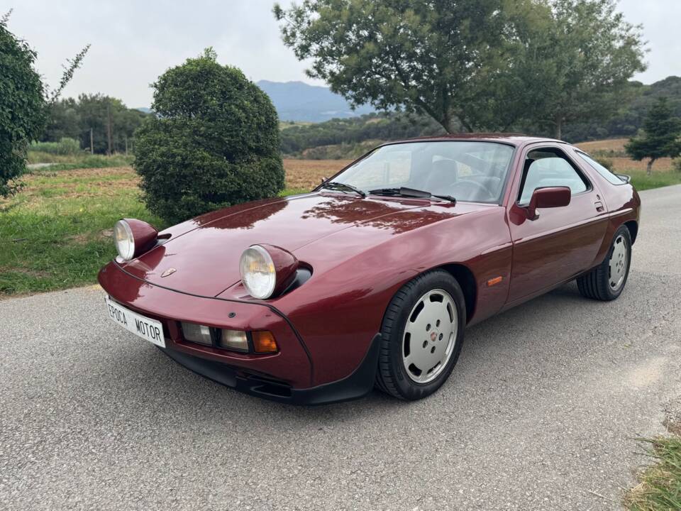 Image 9/32 of Porsche 928 S (1988)