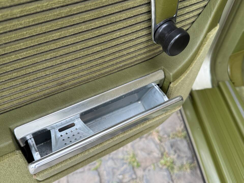 Image 21/34 of Mercedes-Benz 380 SE (1980)