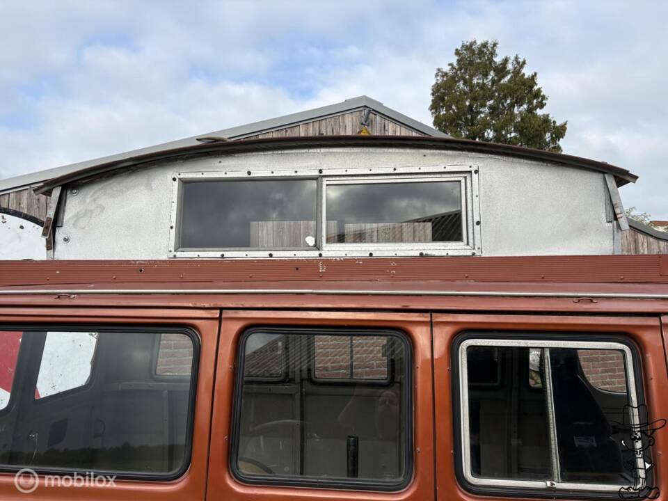 Image 22/50 of Chevrolet G-10 Van (1965)