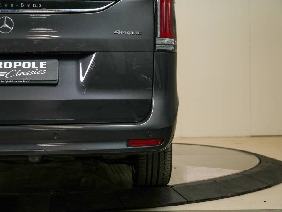 Image 47/50 de Mercedes-Benz V 300 d (2025)