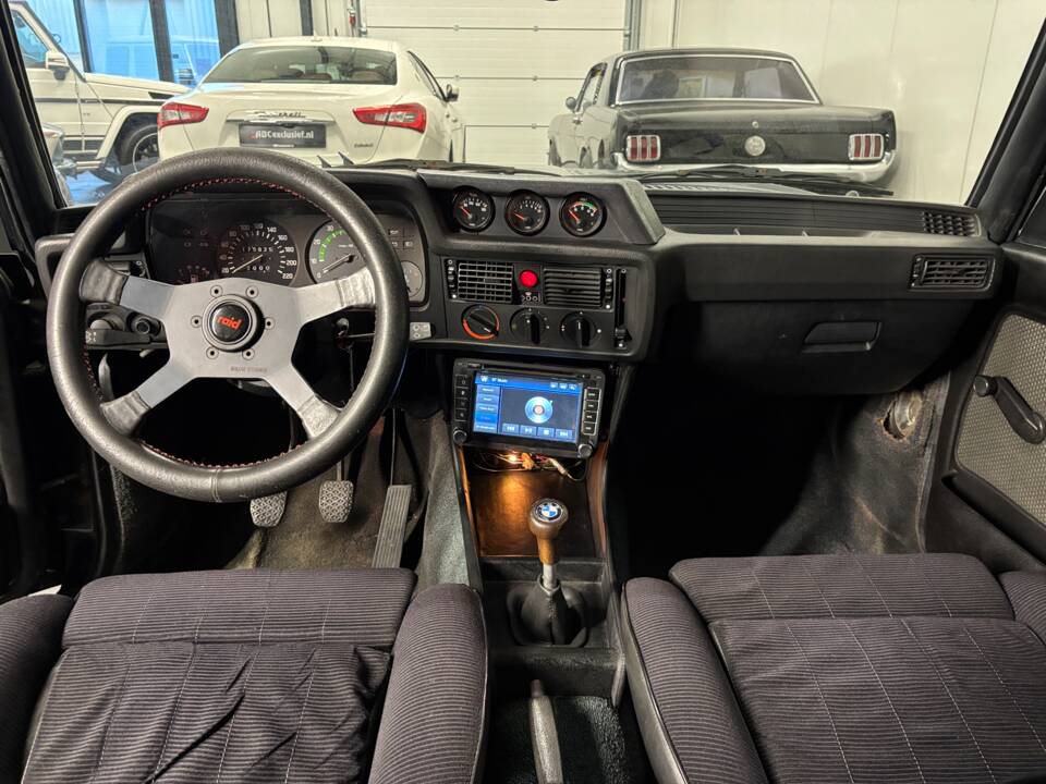 Image 9/28 of BMW 323i (1982)