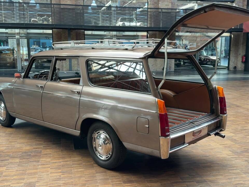 Image 25/40 of Peugeot 404 Break (1965)