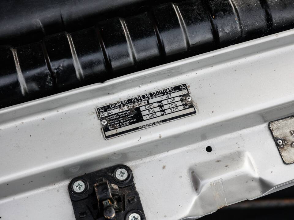 Image 38/40 of Mercedes-Benz 450 SL (1977)