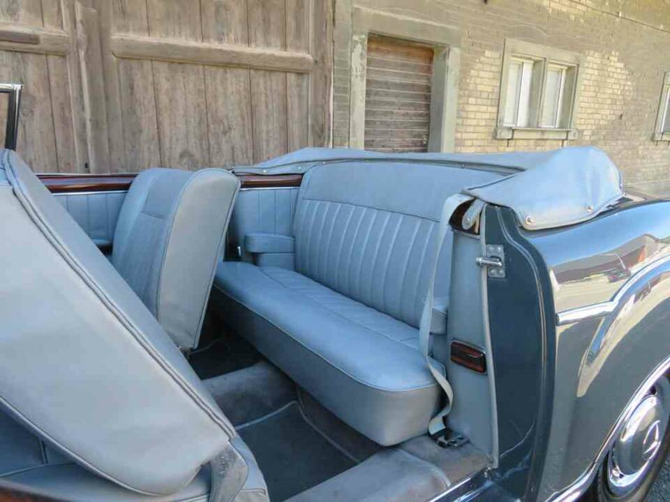 Image 11/25 of Mercedes-Benz 220 S Cabriolet (1957)