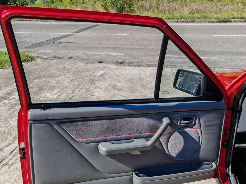Bild 15/36 von Opel Corsa 1.6 GSi (1989)