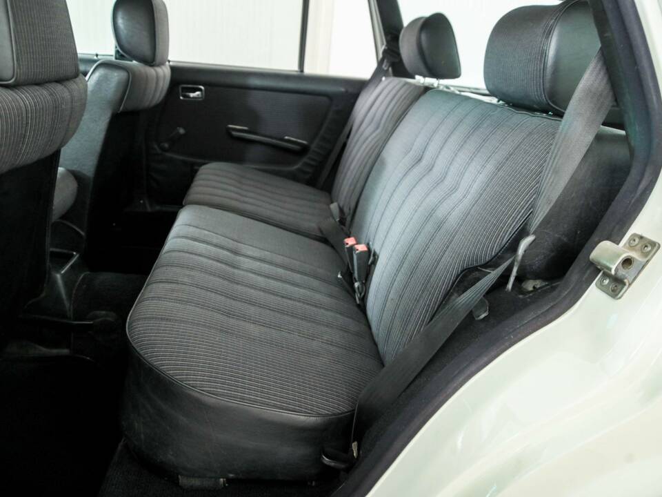 Image 36/50 of Mercedes-Benz 230 TE (1984)