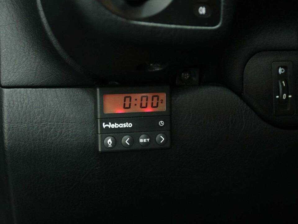 Immagine 21/50 di BMW 328i (1997)