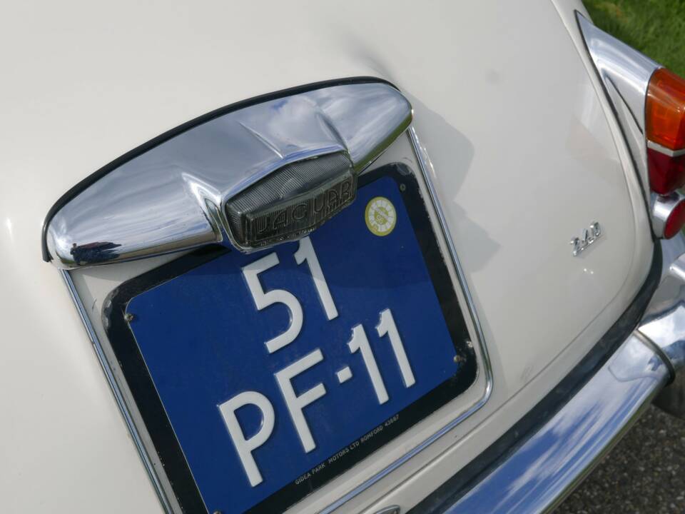Obraz 43/50 pojazdu Jaguar 240 (1968)