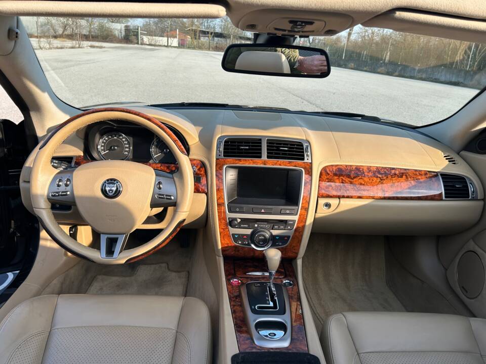 Image 12/36 of Jaguar XK 4.2 (2007)