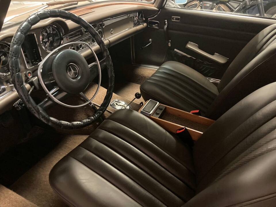 Image 32/99 de Mercedes-Benz 280 SL (1971)