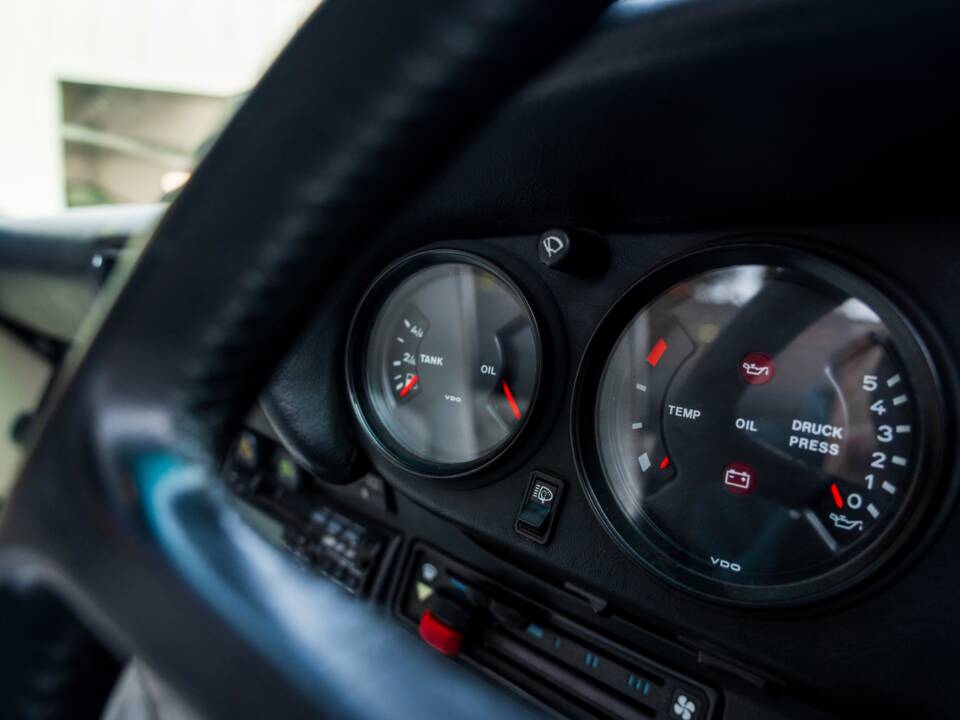 Imagen 26/60 de Porsche 911 Carrera 3.2 (WTL) (1988)