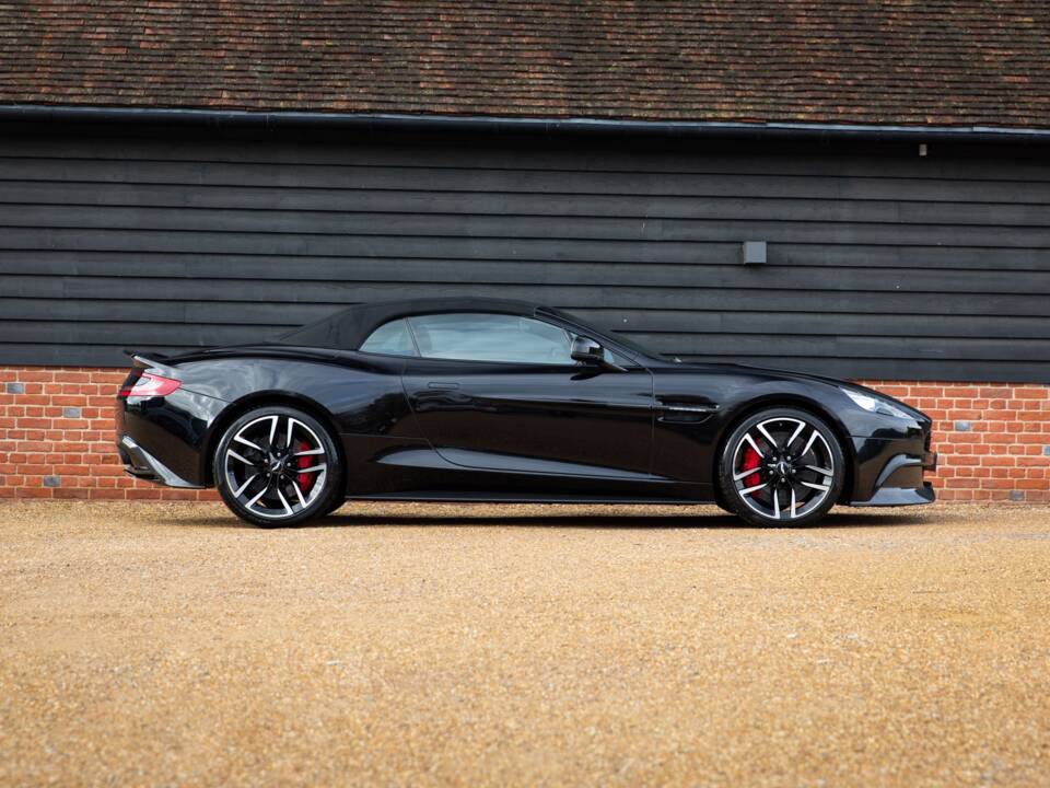 Immagine 2/72 di Aston Martin Vanquish Volante (2016)
