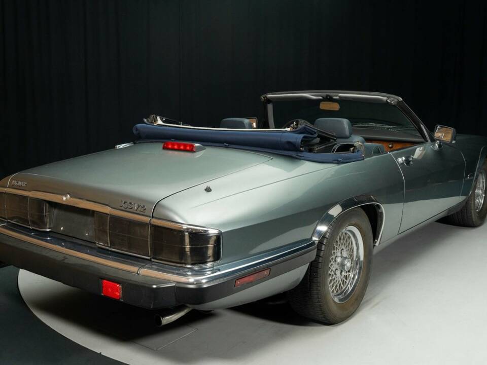 Image 8/8 of Jaguar XJS 5.3 V12 (1992)