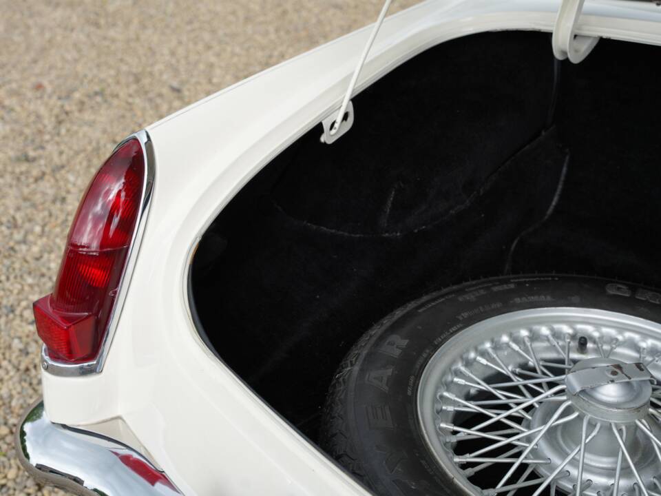 Bild 9/50 von MG MGB (1966)