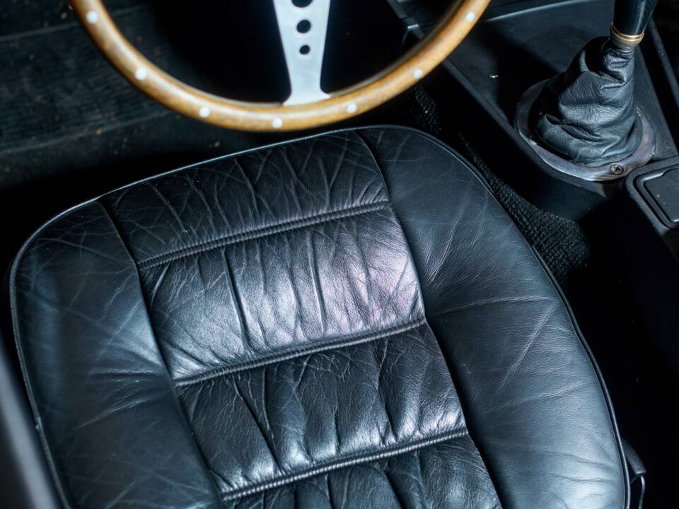 Image 24/27 of MG MGB GT (1972)