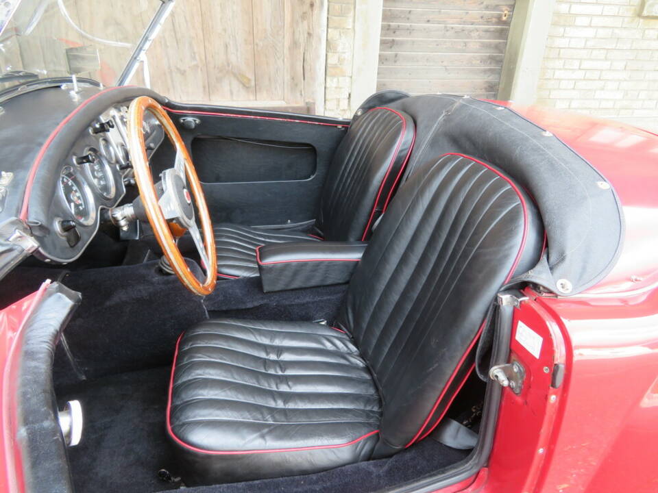 Image 9/19 of MG MGA 1600 (1962)