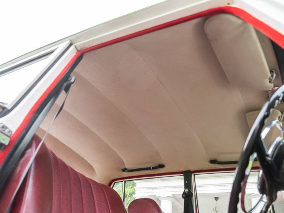 Image 29/35 of Mercedes-Benz 190 c (1965)