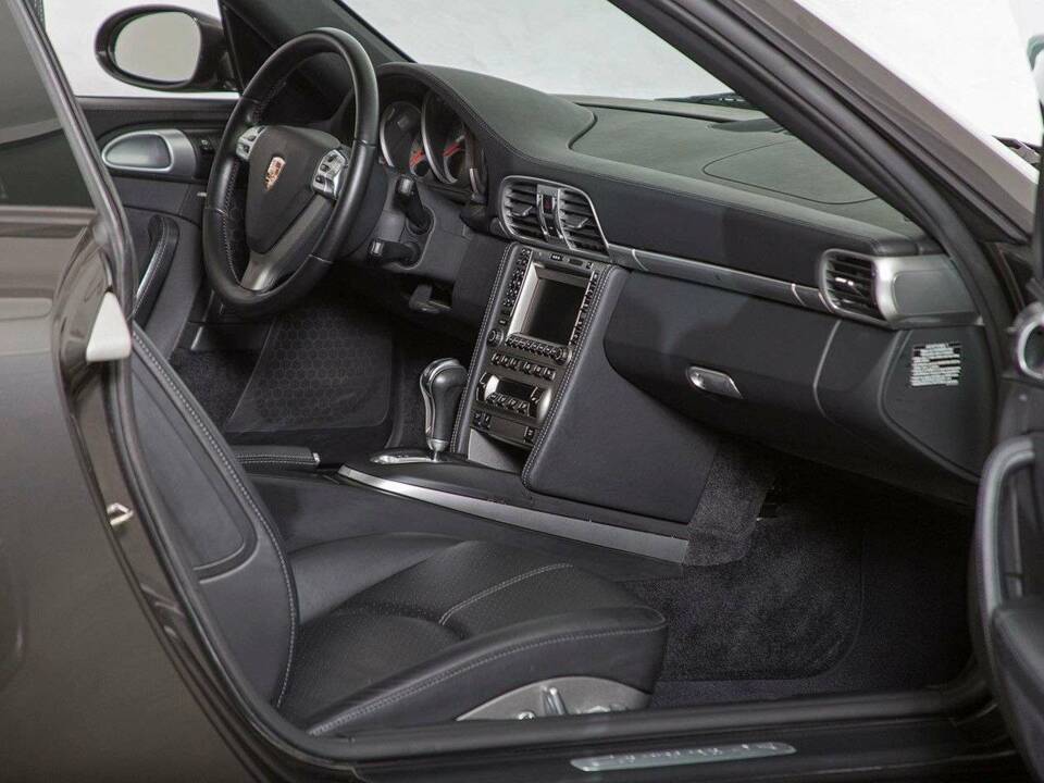 Bild 17/20 von Porsche 911 Carrera 4S (2008)