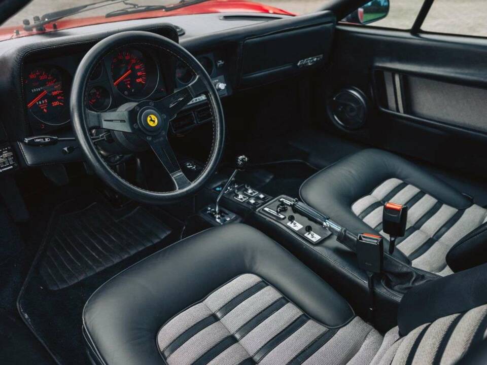 Image 12/25 de Ferrari 512 BBi (1982)