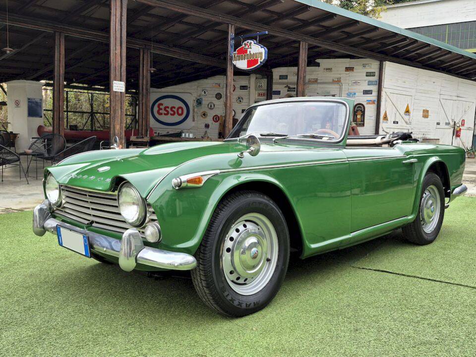 Image 1/66 of Triumph TR 4A IRS (1966)