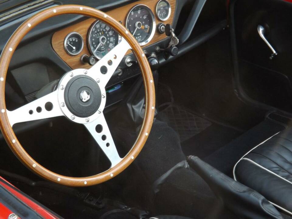 Image 22/50 of Triumph Spitfire Mk III (1968)