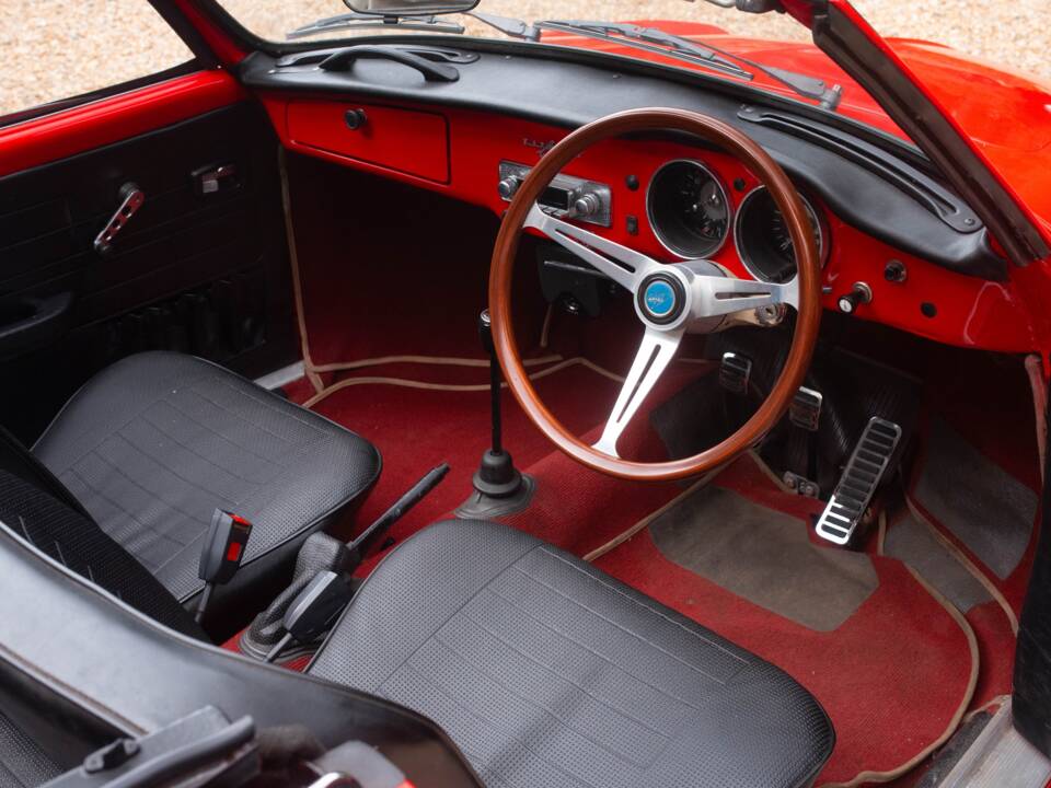 Bild 4/50 von Volkswagen Karmann Ghia 1600 (1972)