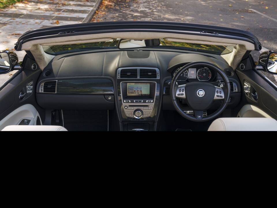 Image 17/30 de Jaguar XKR (2009)