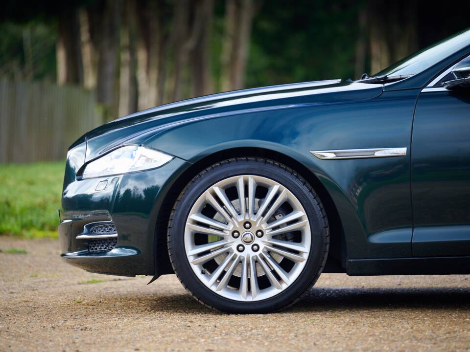 Image 14/50 of Jaguar XJ 5.0 (2010)