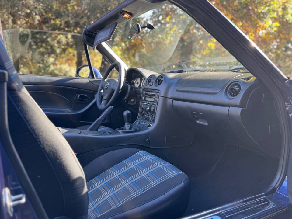 Imagen 23/43 de Mazda MX-5 1.8 (2001)