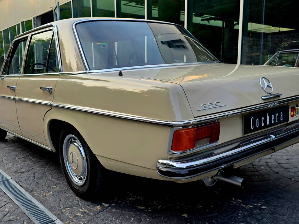 Image 5/21 de Mercedes-Benz 250 (1969)