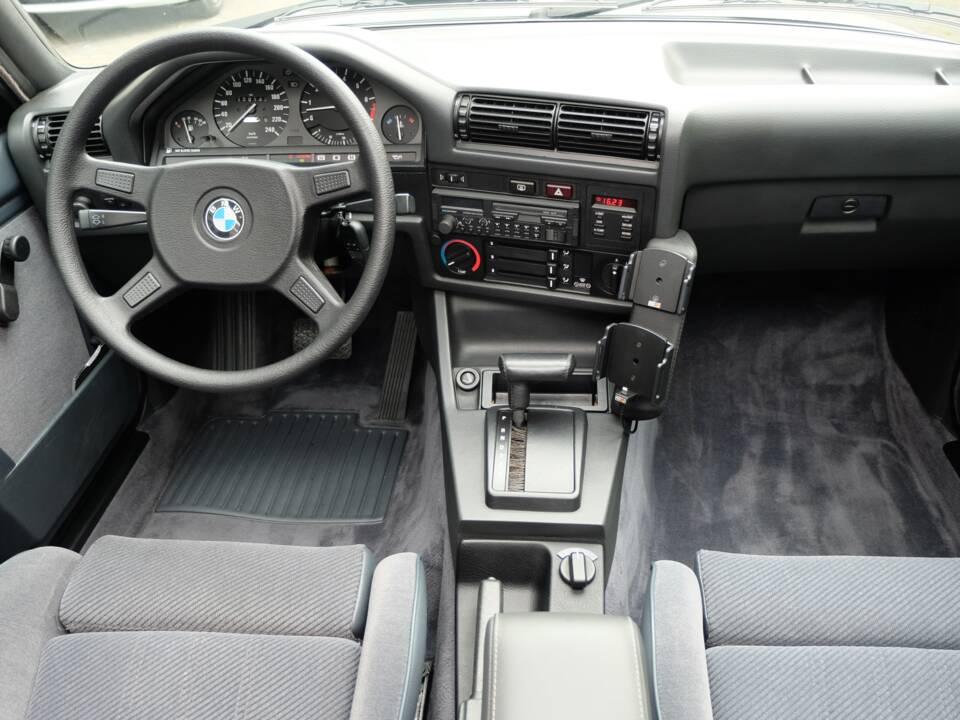Bild 22/56 von BMW 325ix (1987)