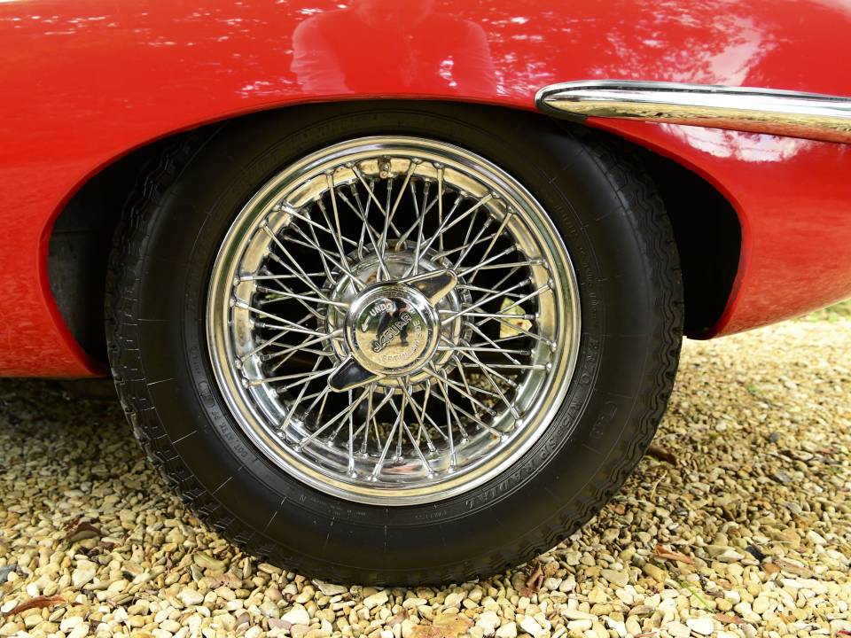 Immagine 44/50 di Jaguar E-Type (1968)