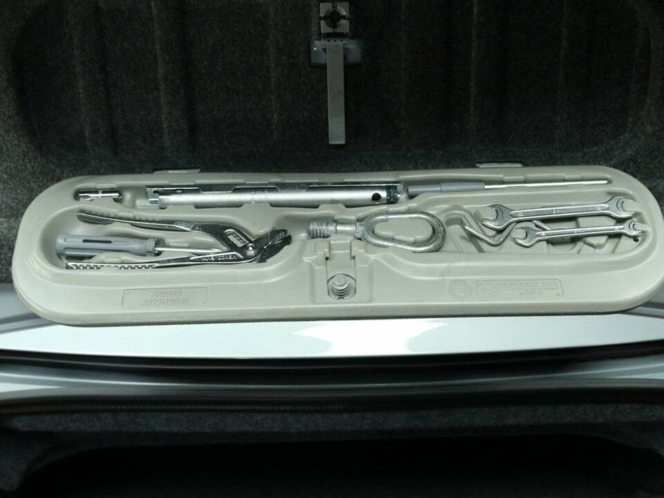 Immagine 37/50 di BMW 328i (1997)