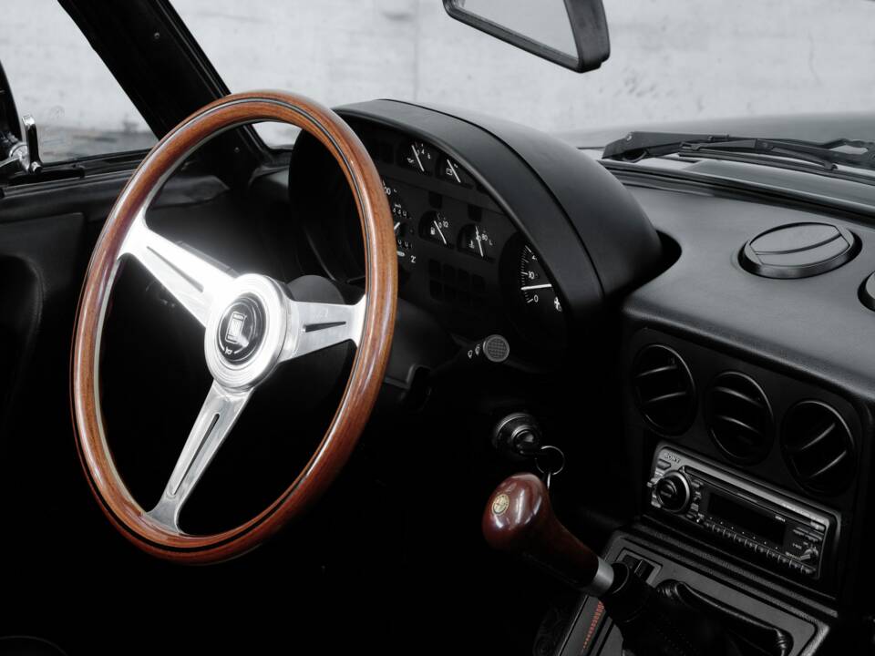 Bild 27/48 von Alfa Romeo 2.0 Spider (1993)