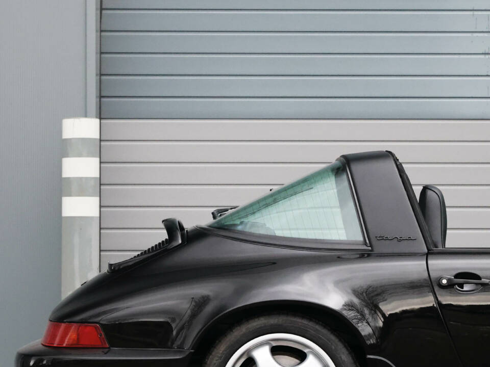 Image 30/57 of Porsche 911 Carrera 4 (1992)