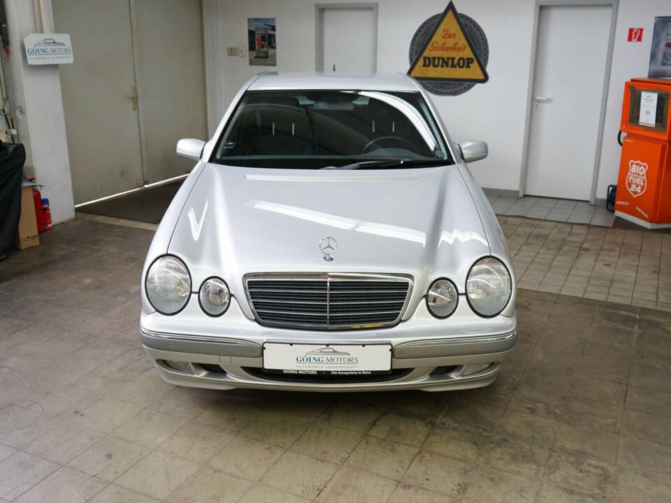 Bild 3/38 von Mercedes-Benz E 200 Kompressor (2001)